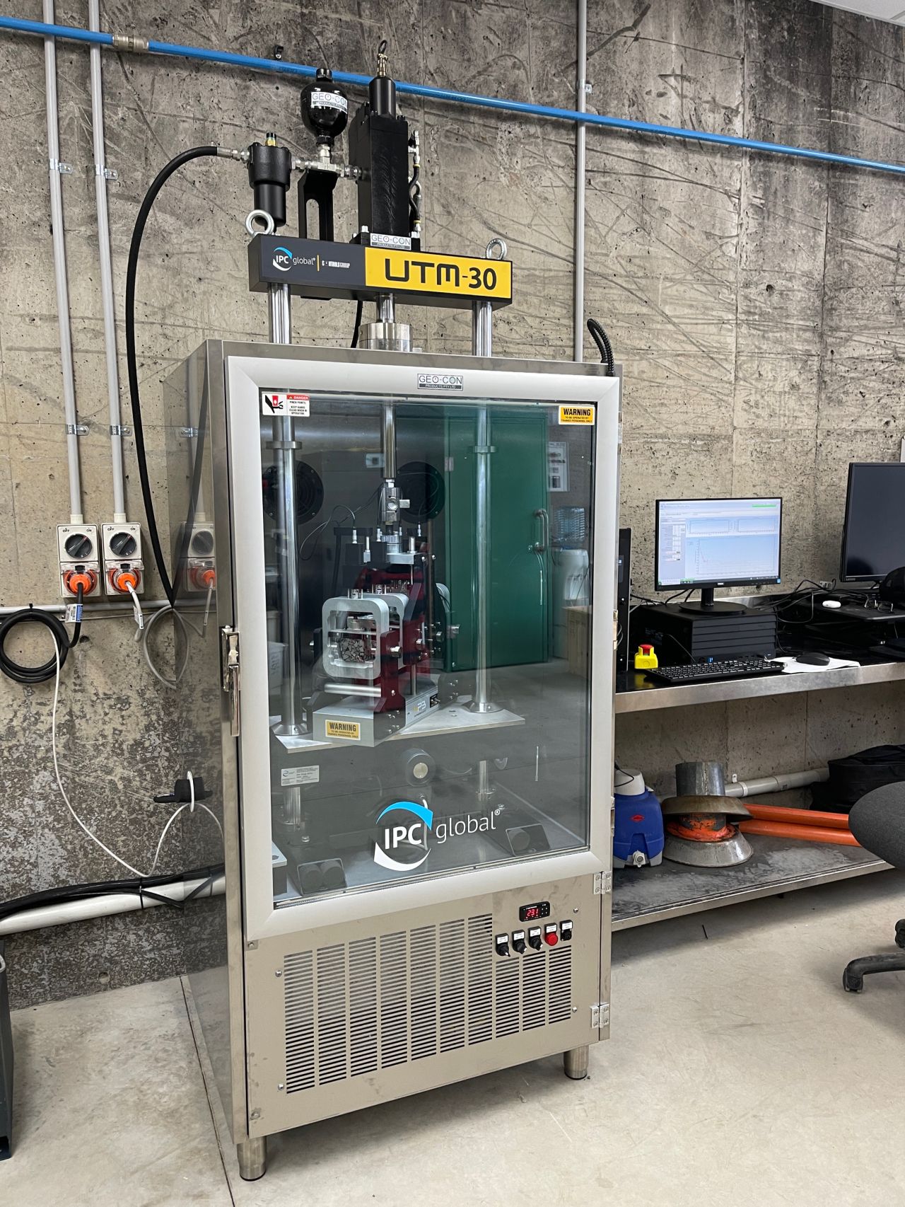 路面资料多职能试验系统（UTM） - Z6尊龙凯时仪器设备中国有限公司